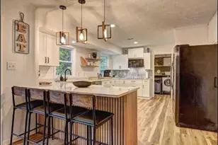 457 Castleaire Dr SW, Stone Mountain, GA 30087 - Photo 5