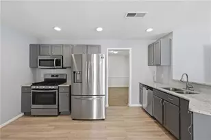 6392 Phillips Ct, Lithonia, GA 30058 - Photo 9