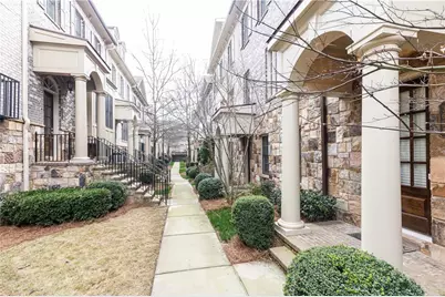 3664 Brookhaven Manor Crossing NE, Atlanta, GA 30305 - Photo 5