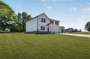 408 Panther Crk Ln, Jackson, GA 30233 - Photo 3