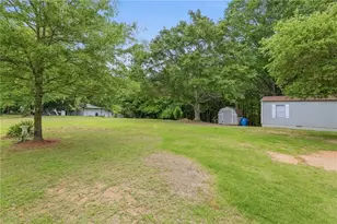 1386 Etheridge Dr, Auburn, GA 30011 - Photo 5