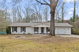 1180 Lake Shore Cir, Gainesville, GA 30501 - Photo 1
