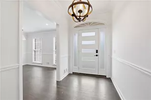 9785 La View Cir, Roswell, GA 30075 - Photo 5