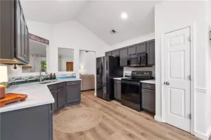 27 Otter Ln, Hoschton, GA 30548 - Photo 9