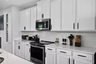 1445 Creekside Circle, Atlanta, GA 30318 - Photo 11