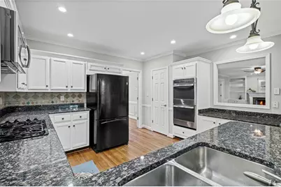 10985 Wilshire Chase Drive, Johns Creek, GA 30097 - Photo 15