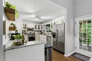 696 Cades Cove Ct, Austell, GA 30106 - Photo 3