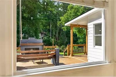 9945 Lake Forest Way, Roswell, GA 30076 - Photo 15
