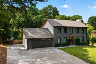 9945 Lake Forest Way, Roswell, GA 30076 - Photo 3