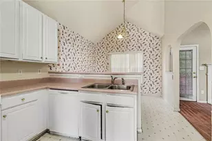 715 Sylvia Ct, Riverdale, GA 30296 - Photo 7