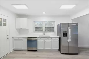 111 Victor Cir NW, Atlanta, GA 30314 - Photo 17