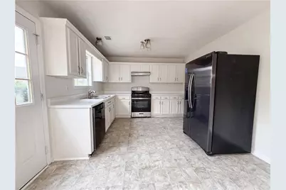 2690 Lolli Court, Ellenwood, GA 30294 - Photo 9
