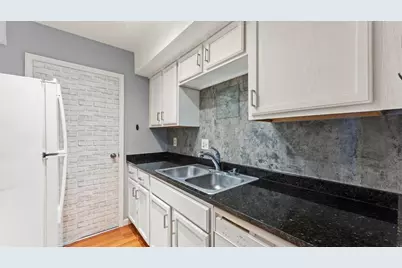 6851 Roswell Road #O8, Atlanta, GA 30328 - Photo 3