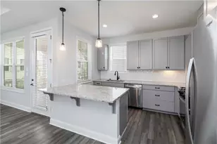 2000 Harvest Pond Cir, Suwanee, GA 30024 - Photo 3