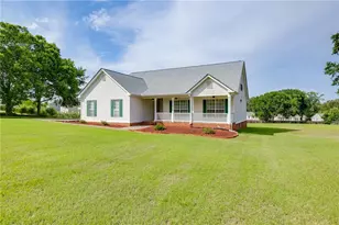 352 Olde Wick Trl, Hoschton, GA 30548 - Photo 3
