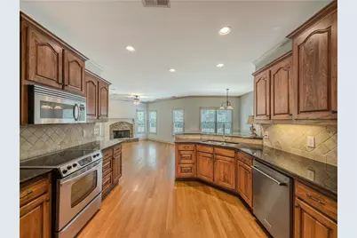 517 Richmond Place, Loganville, GA 30052 - Photo 13