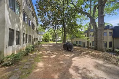80 Chaumont Square NW, Atlanta, GA 30327 - Photo 25