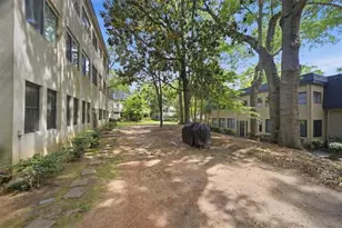 80 Chaumont Square NW, Atlanta, GA 30327 - Photo 25