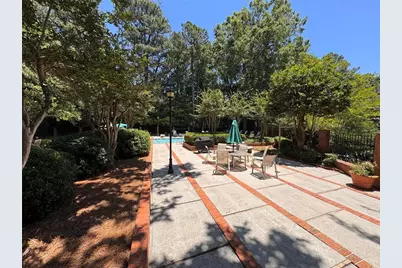 17 Willow Glen NE, Atlanta, GA 30342 - Photo 39