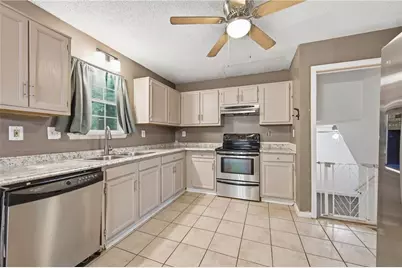 2069 Bedford Court, Lithonia, GA 30058 - Photo 9