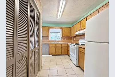 935 Six Oaks Circle #B, Norcross, GA 30093 - Photo 11