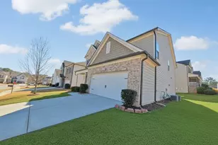 87 Round Pond Dr, Lilburn, GA 30047 - Photo 5