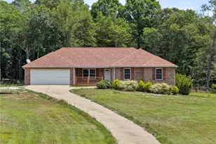 402 Renee Rd, Pendergrass, GA 30567 - Photo 1