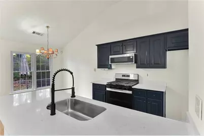 2435 Hillvale Circle, Lithonia, GA 30058 - Photo 19