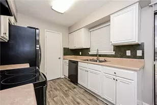 8990 Sterling Ridge Ln, Jonesboro, GA 30238 - Photo 3