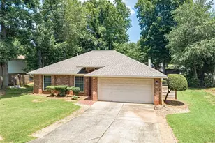 1381 Shady Cove Ln, Lawrenceville, GA 30043 - Photo 9
