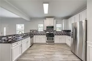 3772 Sunbridge Dr, Snellville, GA 30039 - Photo 7