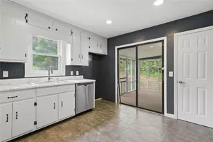 1539 Sir Galahad Dr SW, Marietta, GA 30008 - Photo 9