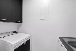 3324 Peachtree Rd NE, Atlanta, GA 30326 - Photo 33