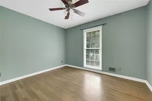 4517 E Kings Point Cir, Dunwoody, GA 30338 - Photo 17