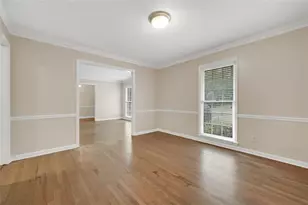 4517 E Kings Point Cir, Dunwoody, GA 30338 - Photo 5