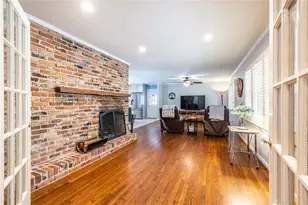 3360 Embry Hills Dr, Atlanta, GA 30341 - Photo 7