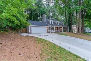 135 Barrington Dr E, Roswell, GA 30076 - Photo 1