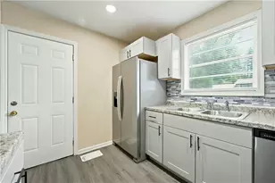 1020 Cedar Cir, Forest Park, GA 30297 - Photo 11