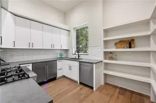 680 Carriage Dr, Sandy Springs, GA 30328 - Photo 25