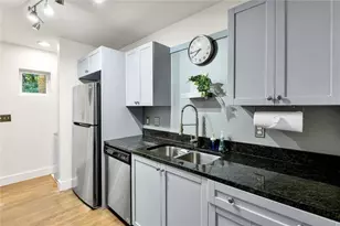 2023 Oakview Rd SE, Atlanta, GA 30317 - Photo 9