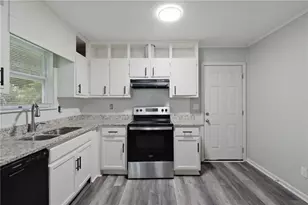 6005 Randy Ln, Ellenwood, GA 30294 - Photo 9