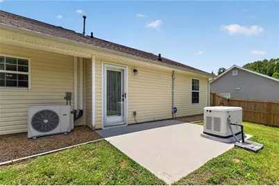 510 Embassy Walk, Winder, GA 30680 - Photo 3