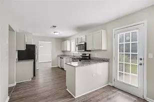 2909 Crabapple Cir SE, Conyers, GA 30013 - Photo 5