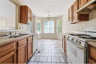 5633 Tunbridge Wells Court, Lithonia, GA 30058 - Photo 9