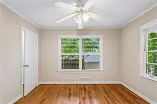1910 La Dawn Ln, Atlanta, GA 30318 - Photo 15