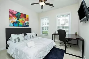 2048 Holtz Ln, Atlanta, GA 30318 - Photo 15