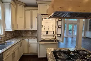 340 Nell Ct, Atlanta, GA 30342 - Photo 9