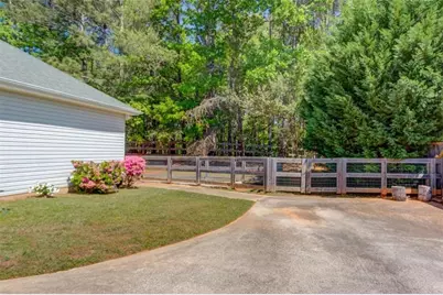 3314 Banks Mountain Dr, Gainesville, GA 30506 - Photo 5