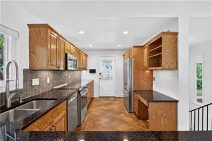 6311 Hunting Creek Rd, Atlanta, GA 30328 - Photo 9