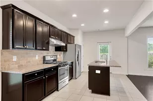 4920 Breezewood Cir, Alpharetta, GA 30004 - Photo 11